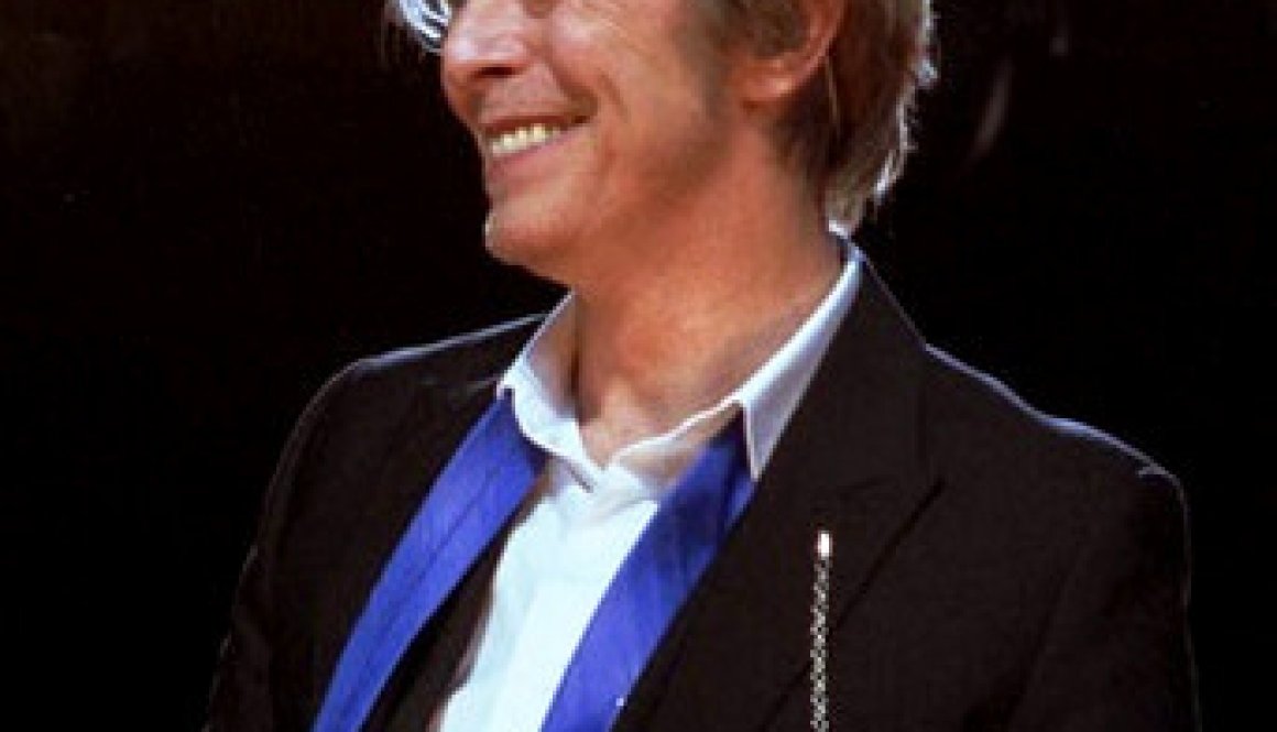 David-Bowie_Chicago_2002-08-08_photoby_Adam-Bielawski-cropped