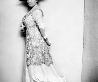 Alma_Mahler_in_1909